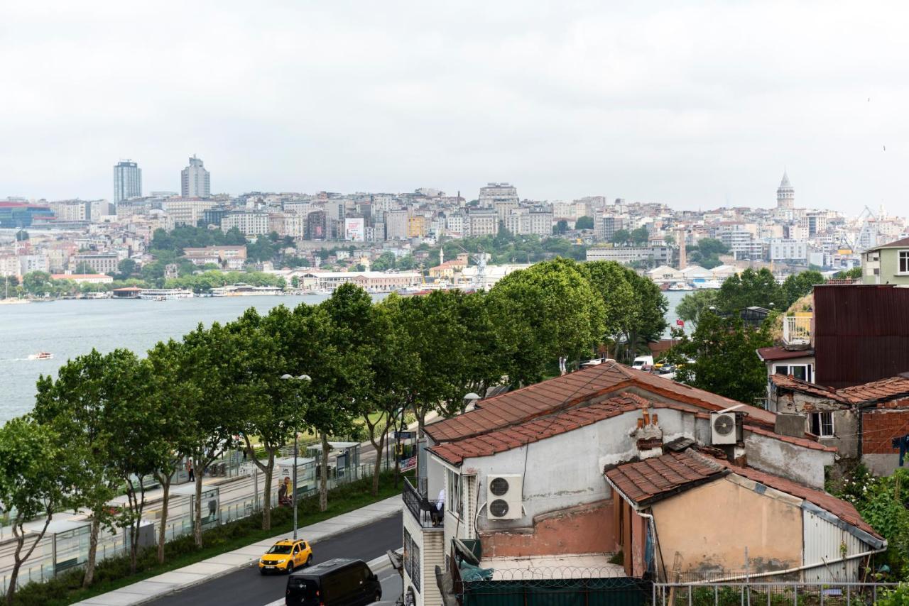 Istanbul Old City Colorful Houses Balat Petrion Hotel Exteriör bild