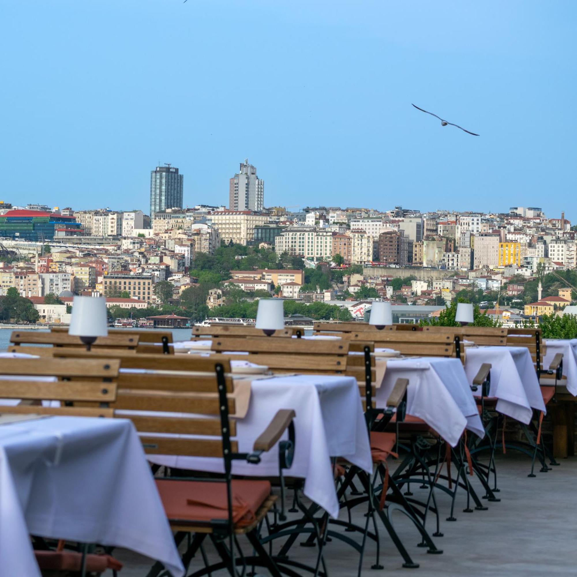 Istanbul Old City Colorful Houses Balat Petrion Hotel Exteriör bild