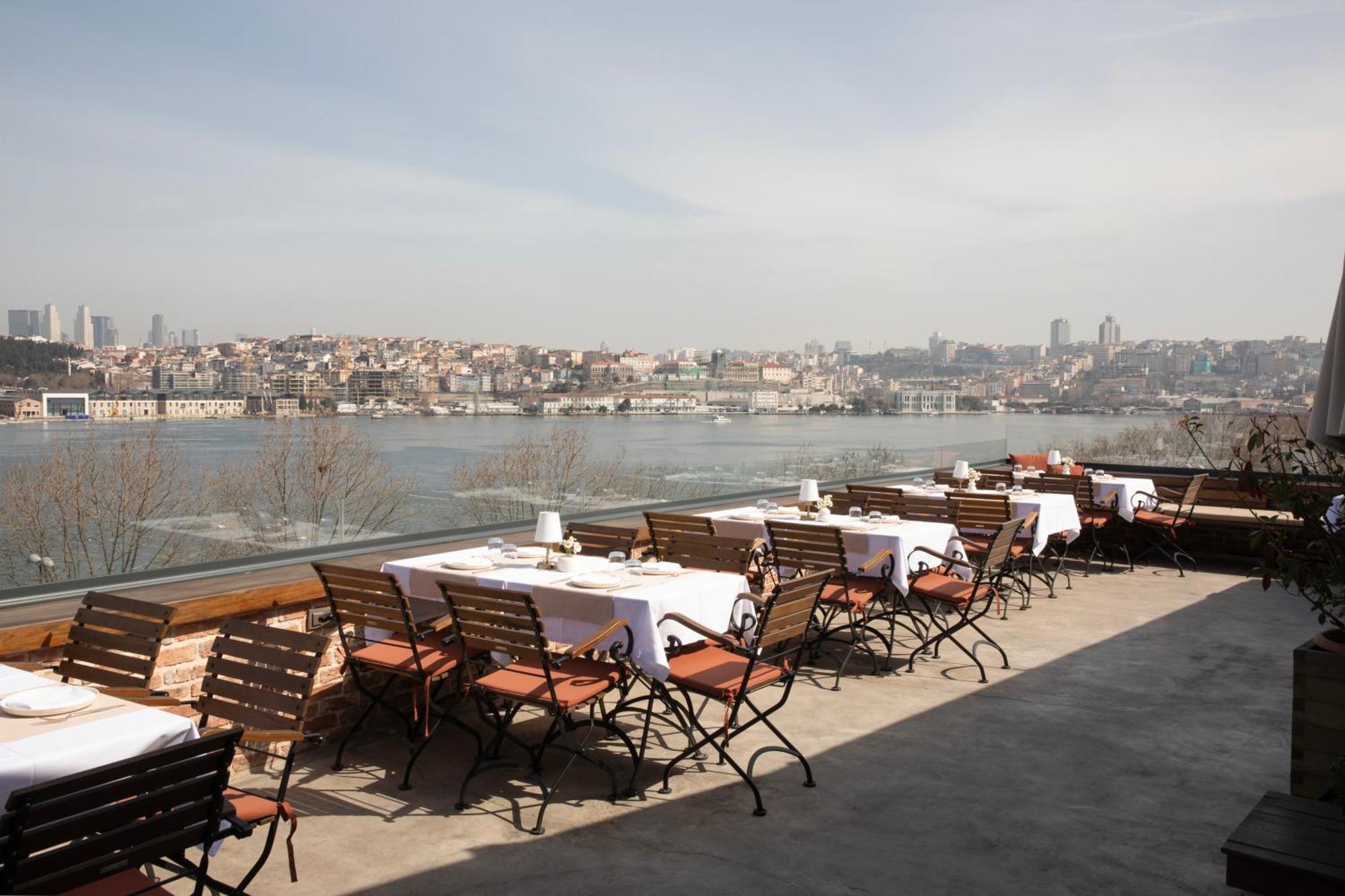 Istanbul Old City Colorful Houses Balat Petrion Hotel Exteriör bild