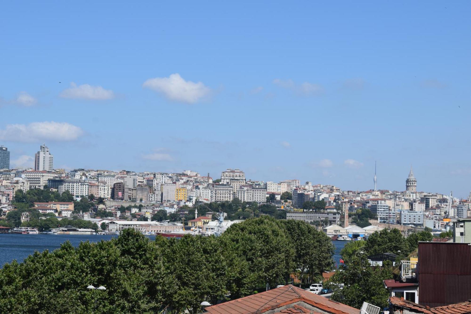 Istanbul Old City Colorful Houses Balat Petrion Hotel Exteriör bild