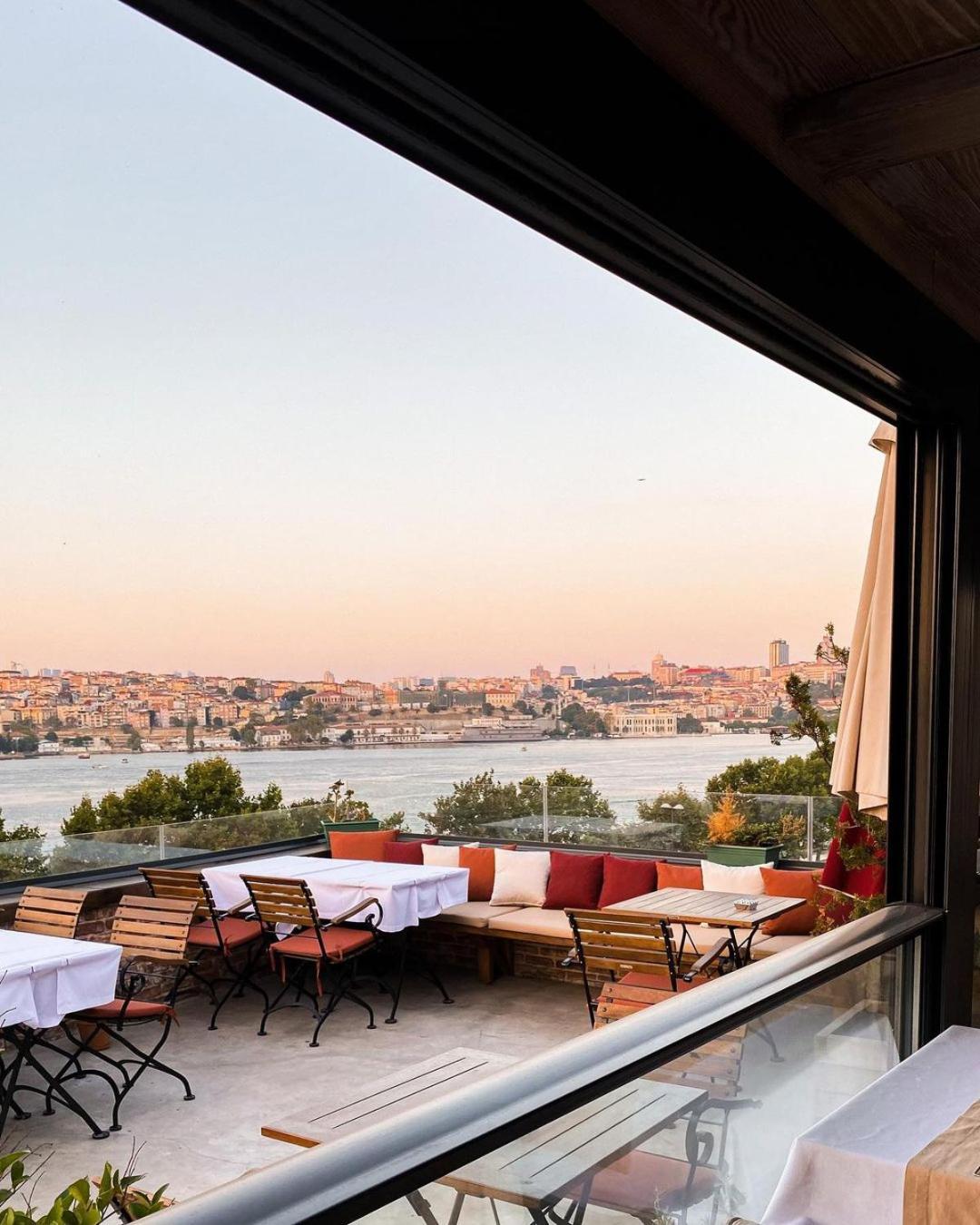 Istanbul Old City Colorful Houses Balat Petrion Hotel Exteriör bild