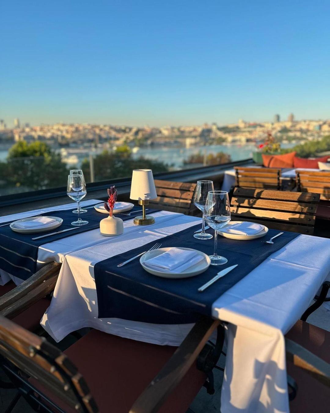 Istanbul Old City Colorful Houses Balat Petrion Hotel Exteriör bild